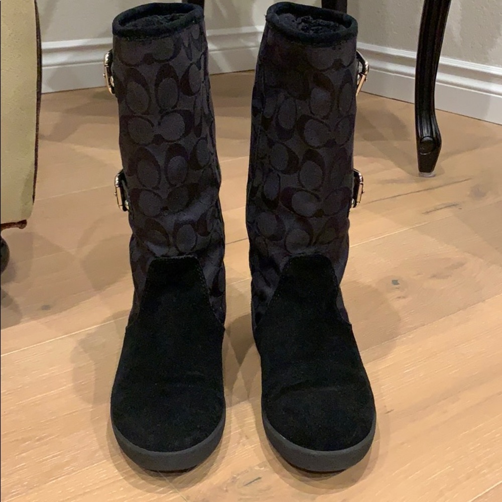 Coach suede leather boot with soft faux fur